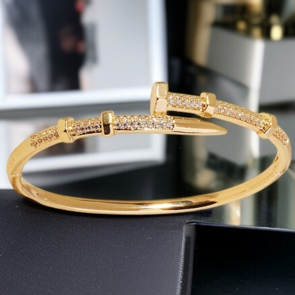 18k Gold Plated Luxury Nail Love Screw Zircon Crystal Bracelet - Picture 3 of 5